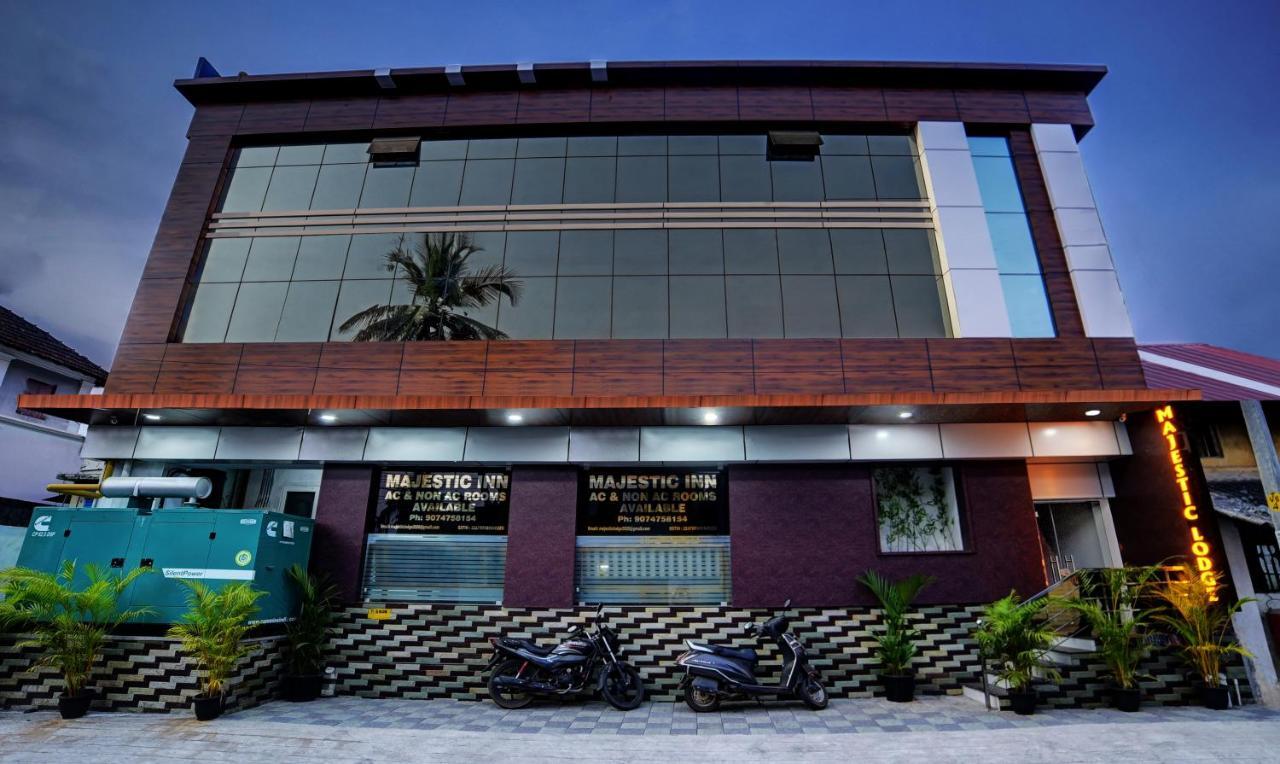 Treebo Trip Majestic Inn Thampanoor Thiruvananthapuram Ngoại thất bức ảnh